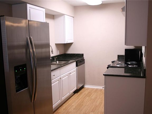 2nd image of 328 Sea Isle Dr Unit B