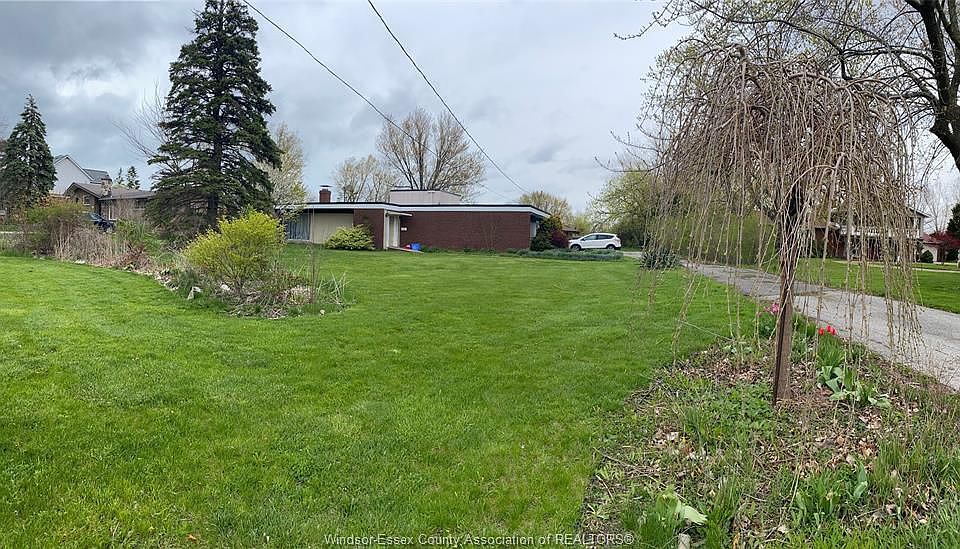 2nd image of 3052 Lauzon Rd