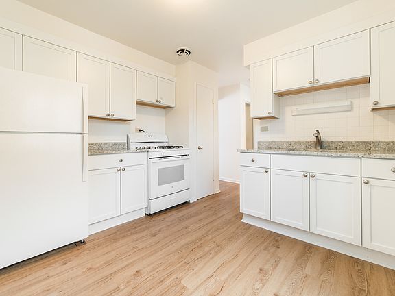 5th image of 4866 Crain St #D