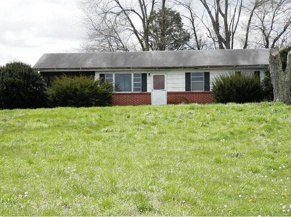 2nd image of 1723 Hickory Flats Rd