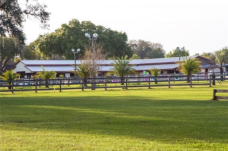 Beautiful 24 Stall Barn