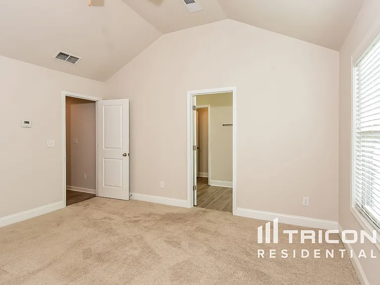 221 Ireland Ln — Photo 8