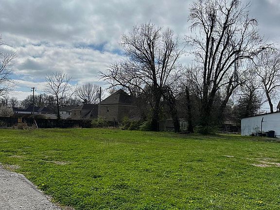 2nd image of 209 W Brashear Ave