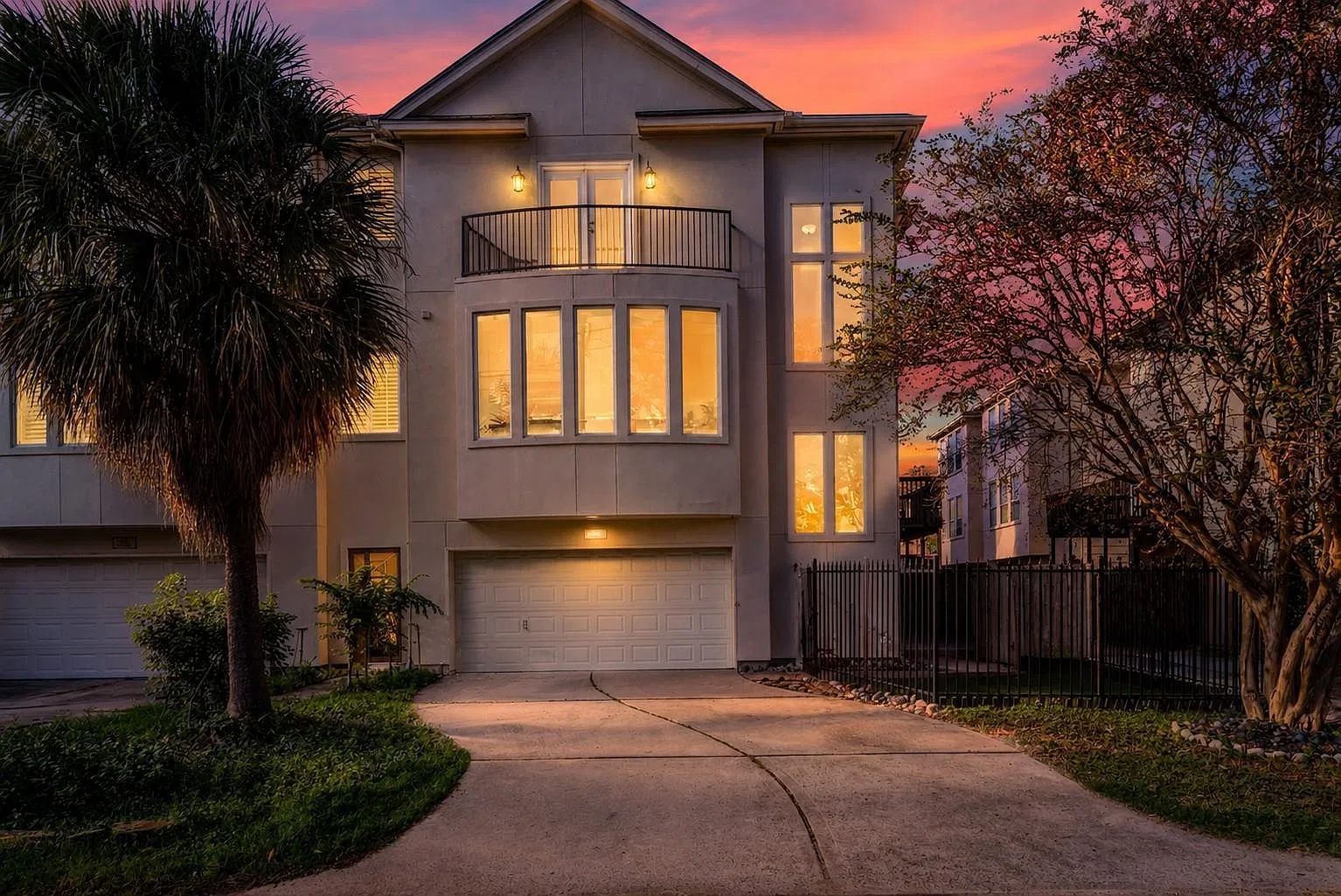 3 bed, 3.5 bath, 2580 sqft, $3,100 — Photo 1