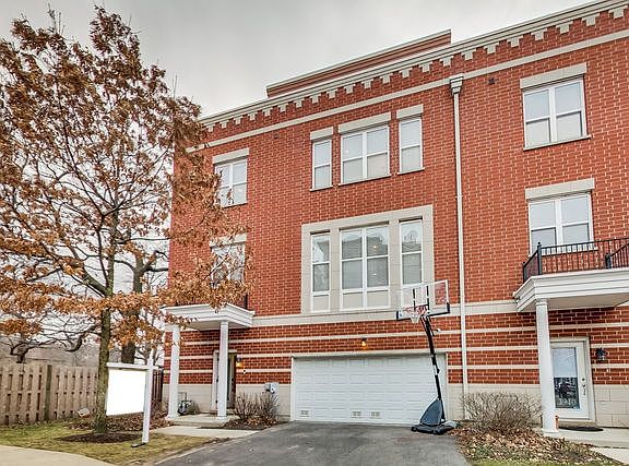 2nd image of 3938 N Fairfield Ave