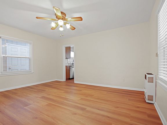 3rd image of 418 W 40th St