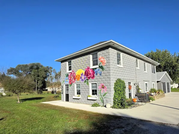 324 7th St, La Porte City, IA 50651