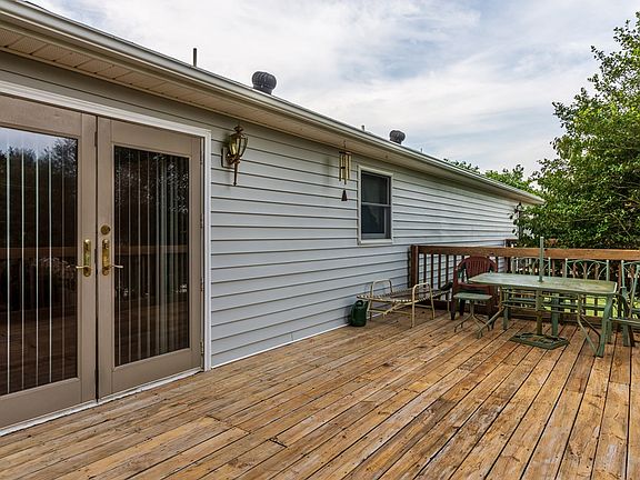 4th image of 1065 Empire Dr