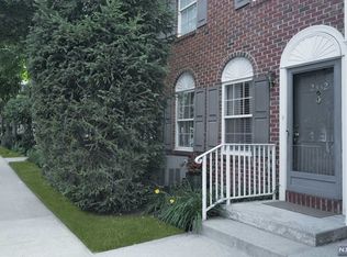 2332 Oliver Ct, Mahwah, NJ 07430