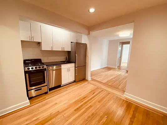 Rented by Metropolis Real Estate of Manhattan | media 6