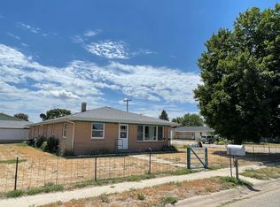 1009 E 1st St, Ainsworth, NE 69210