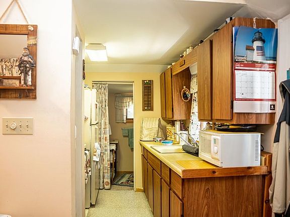 4th image of 21 Thompson Rd #21
