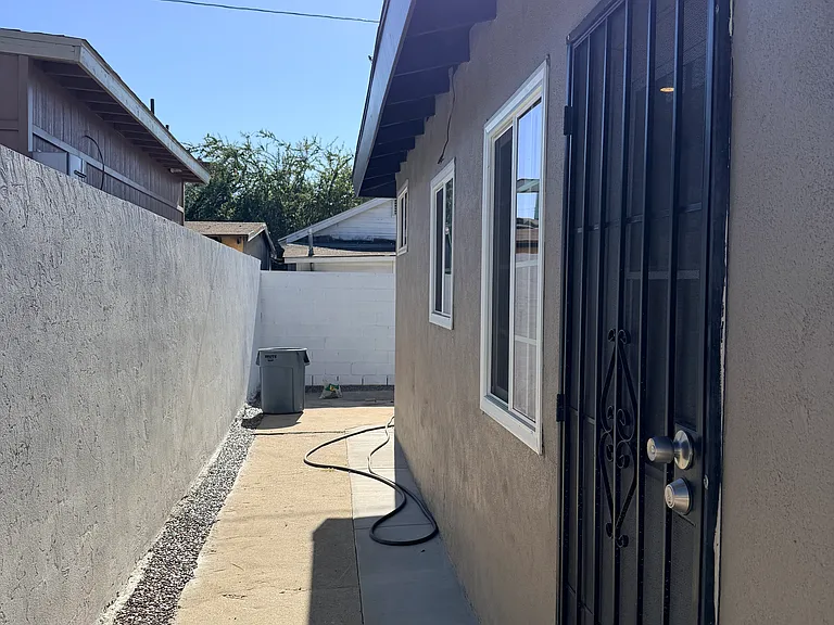 201 S Rowan Ave — Photo 18