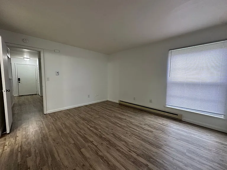 University Park Apartments near Cornell University — Photo 121
