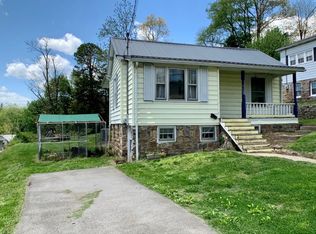107 4th St NW, Norton, VA 24273