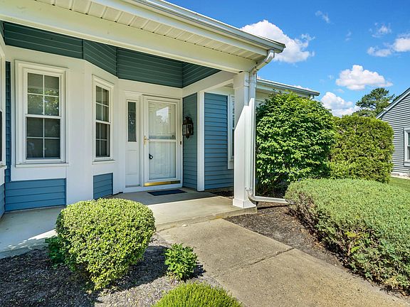 4th image of 993 Buckingham Drive #B