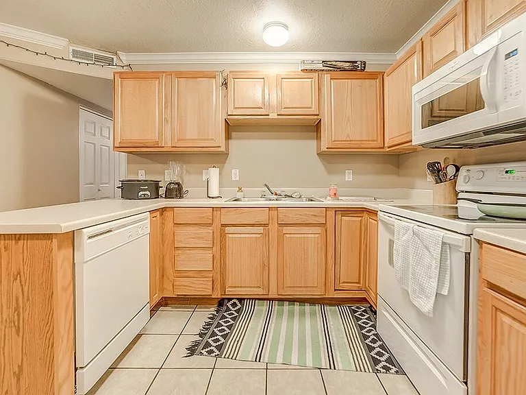595 N University Ave #119 — Photo 1