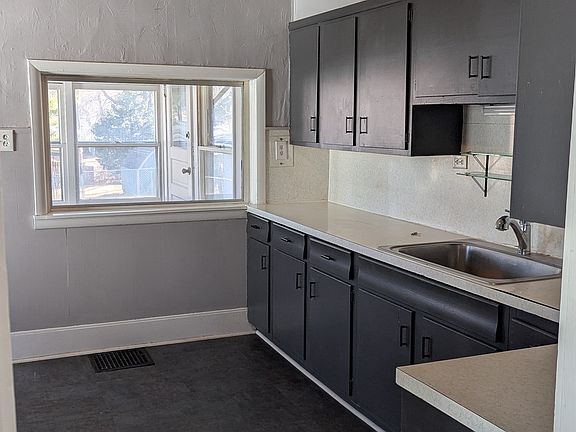 5th image of 1421 S Stewart Ave