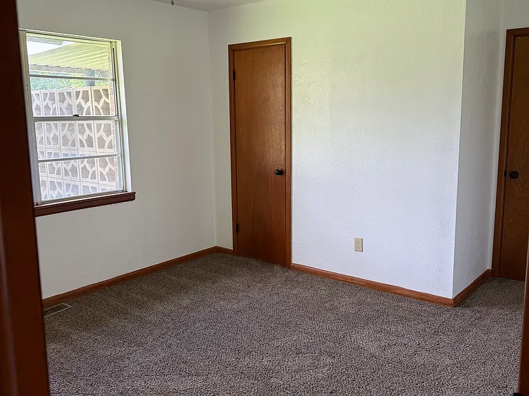 702 E Ida Ave — Photo 9