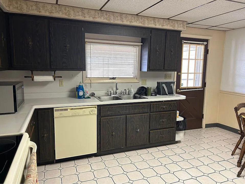 3 bed, 1400 sqft, $1,375 — Photo 3