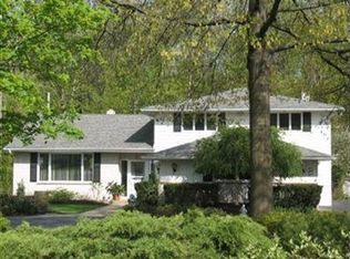 483 Hickory Hill Dr, Mayfield Village, OH 44143