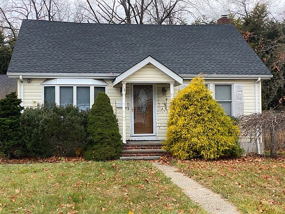 4th image of 26 Furman Ave