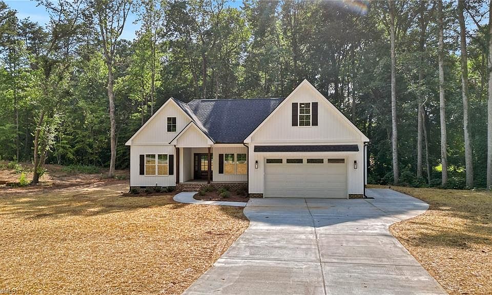 1st image of 218 Saddlebrook Ct