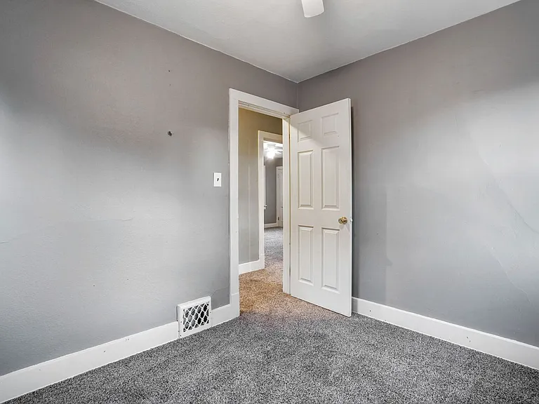 112 Linden Ave — Photo 10