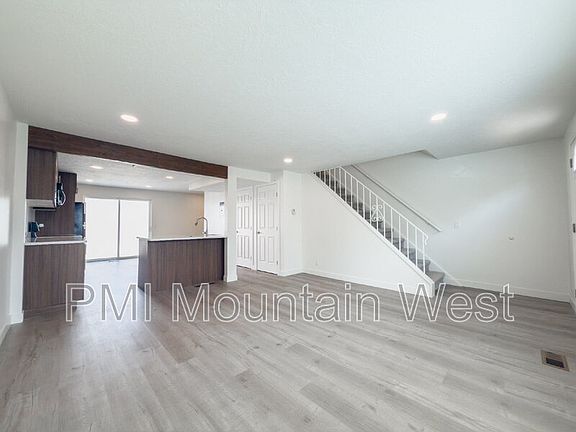 5th image of 945 S Main St Unit 5