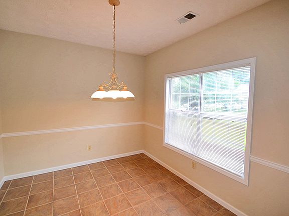 5th image of 2064 Flint Hill Dr