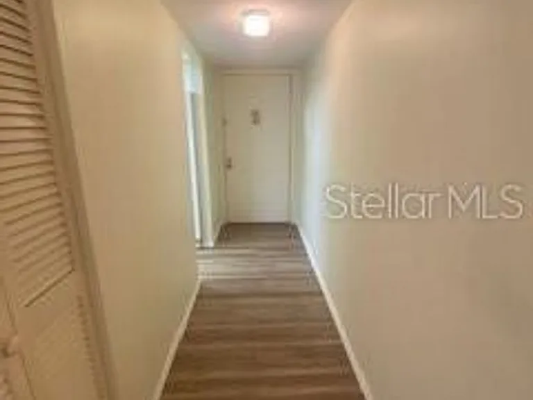 517 Parkdale Mews #517 — Photo 15