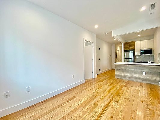 2nd image of 900 E 230th St #4