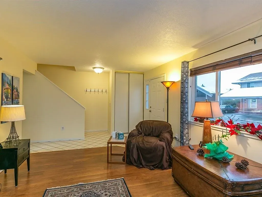 3 bed, 1914 sqft, $1,750 — Photo 1
