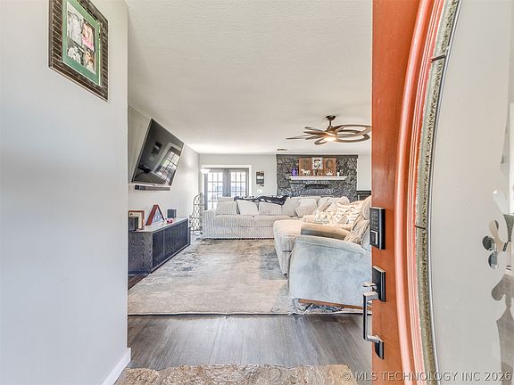 2nd image of 26 Sunshine Ln