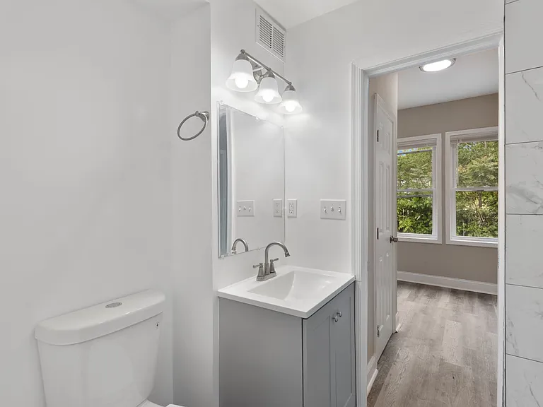 206 S Hilton St — Photo 2