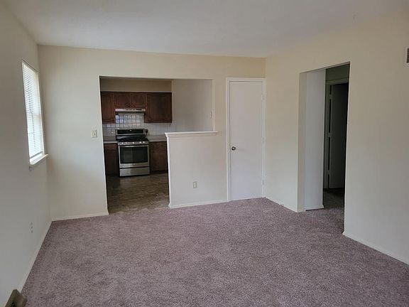 2nd image of 106 S Oxford Ave