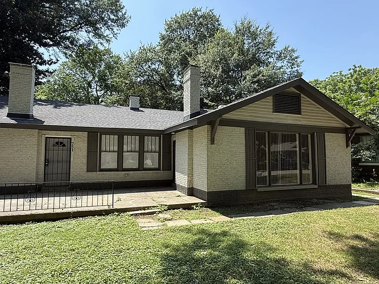 753 N Evergreen St — Photo 4