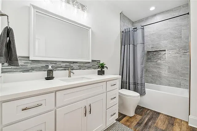 819 N Woodlawn Ave — Photo 15