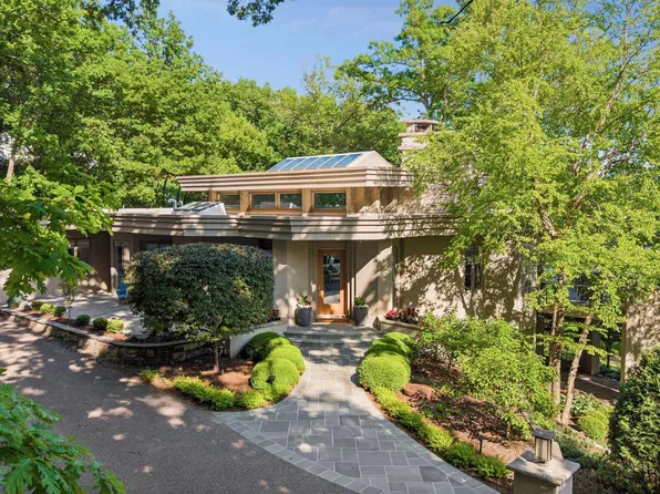 6504 Stauder Cir, Edina, MN 55436