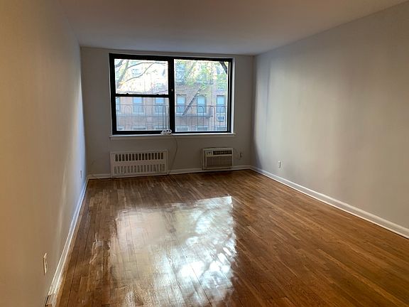 4th image of 212 E 77th St APT 2D