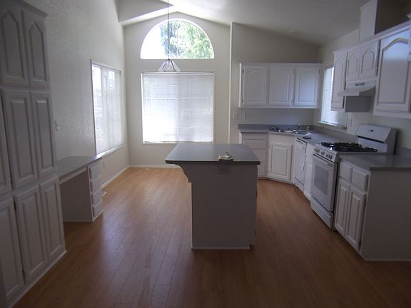 3rd image of 20001 Canyon View Dr