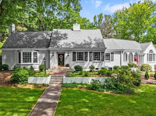 3400 Starmount Dr, Greensboro, NC 27403