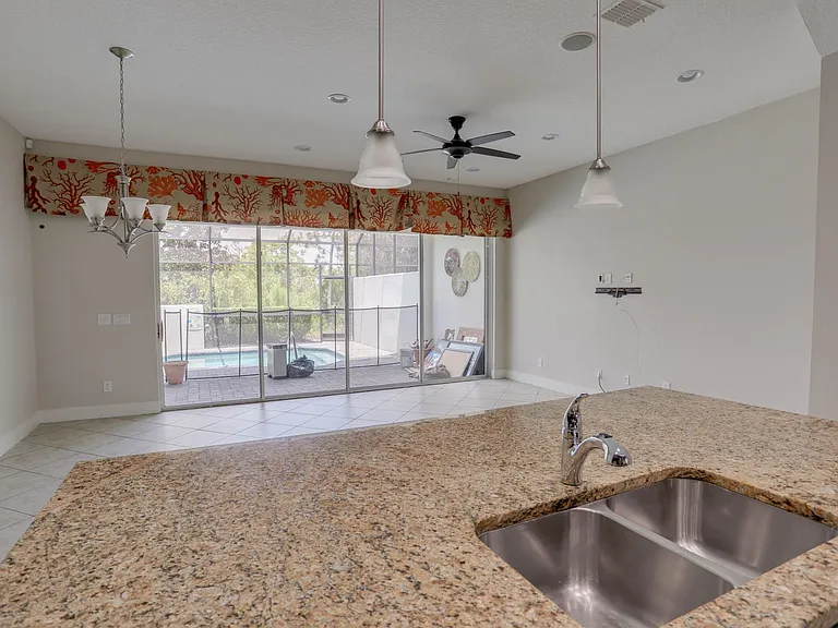 510 Captiva Dr — Photo 16