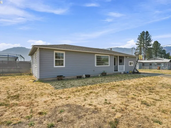 203 Alameda St, Myrtle Creek, OR 97457