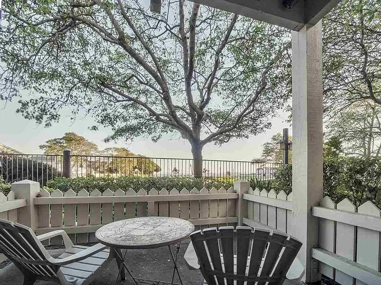 213 Lakeshore Ct — Photo 14