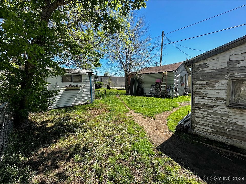 2nd image of 1909 N Maplewood Ave