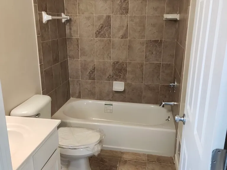 Brownstown Square Apartments — Photo 10