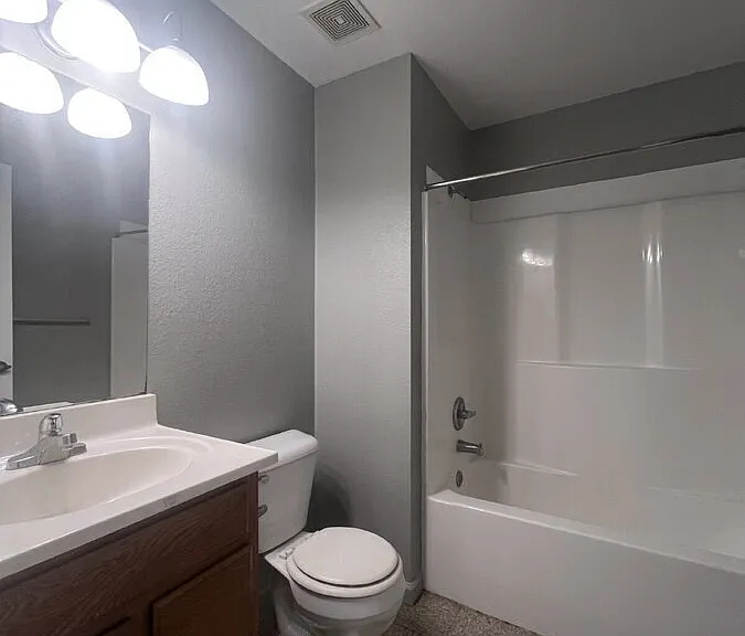 702 W Lon Moore St — Photo 7