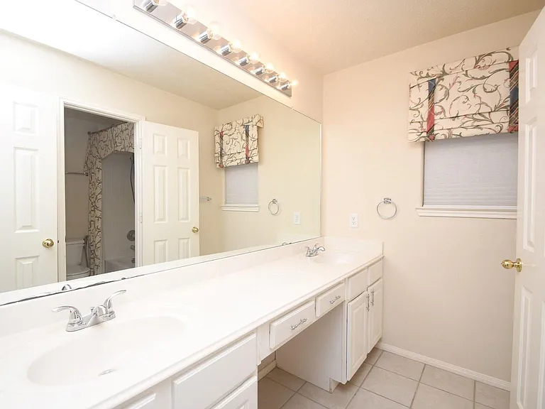 10430 Sanibel Falls Ct — Photo 26