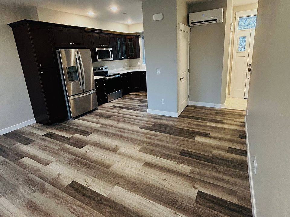 1st floor - kitchen and entry